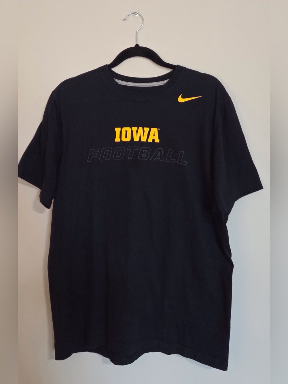 Men’s Large Nike Black Iowa Hawkeye Football T Shirt